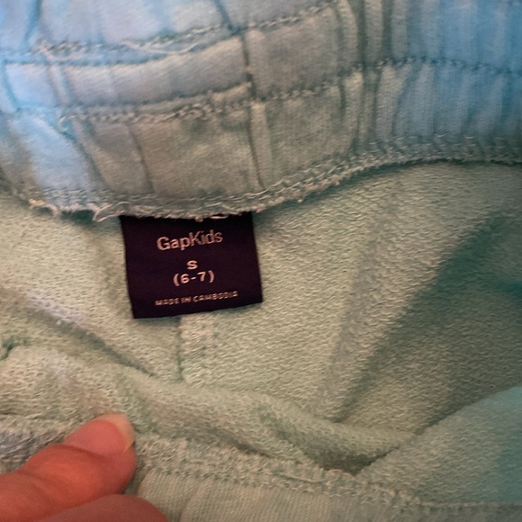 Gap size S 6-7 comfy shorts bundle. Good condition. - Picture 12 of 16